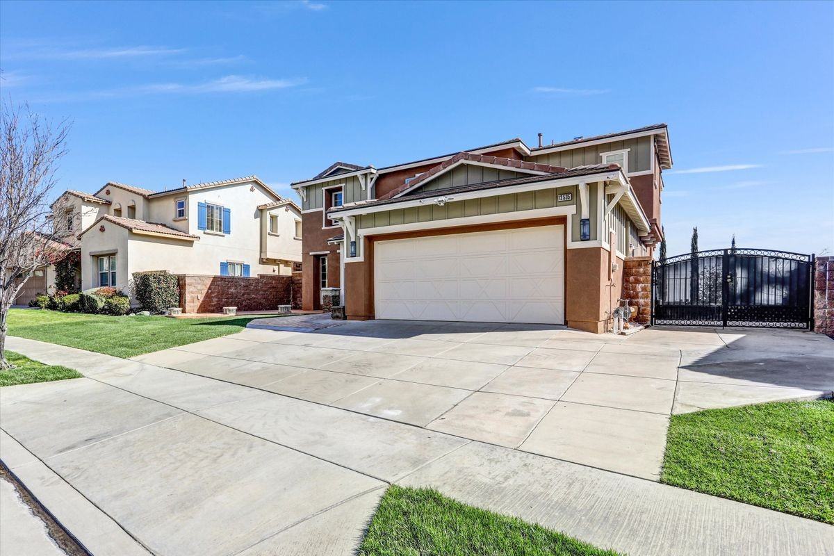 12535 Melon Dr - Photo 4 of 35