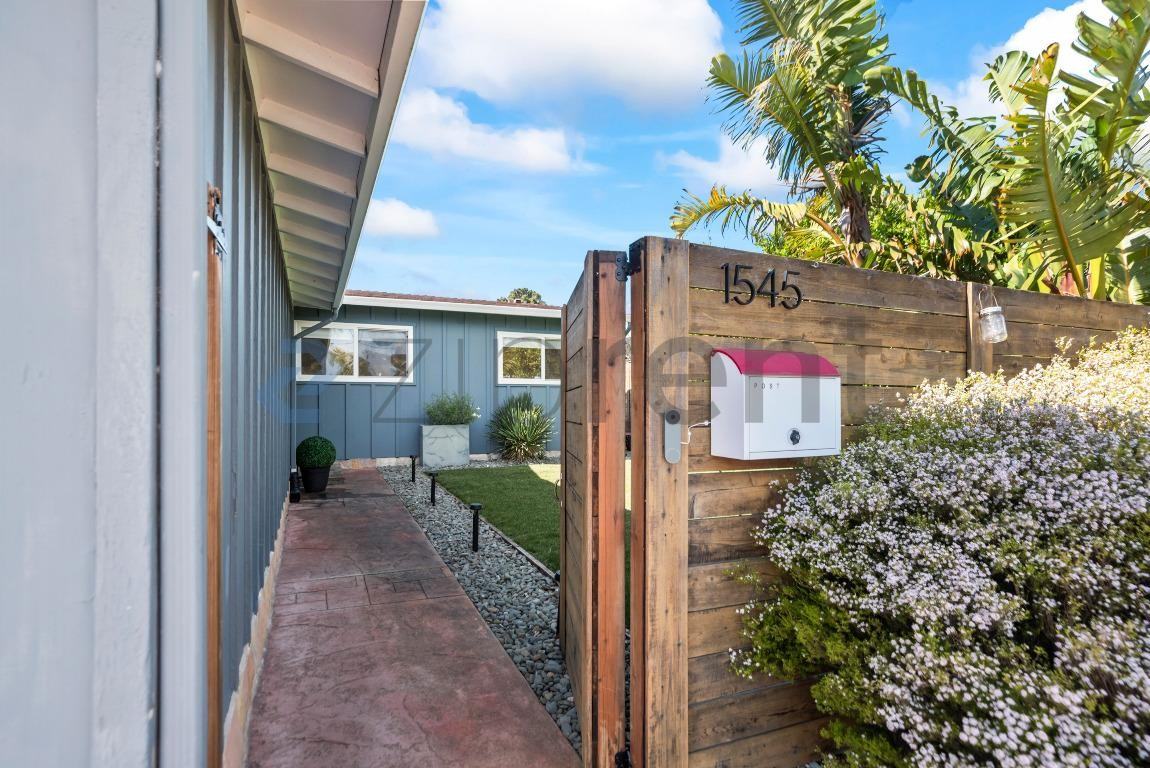 1545 Crespi Dr - Photo 2 of 33