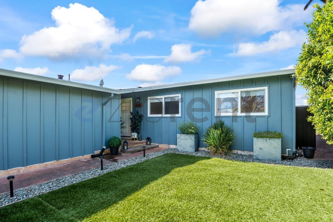 1545 Crespi Dr - Photo 4 of 33