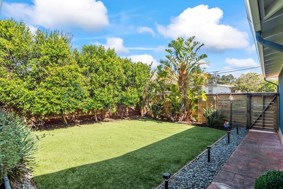 1545 Crespi Dr - Photo 5 of 33