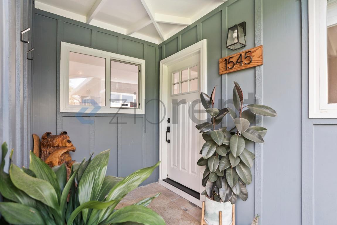 1545 Crespi Dr - Photo 6 of 33