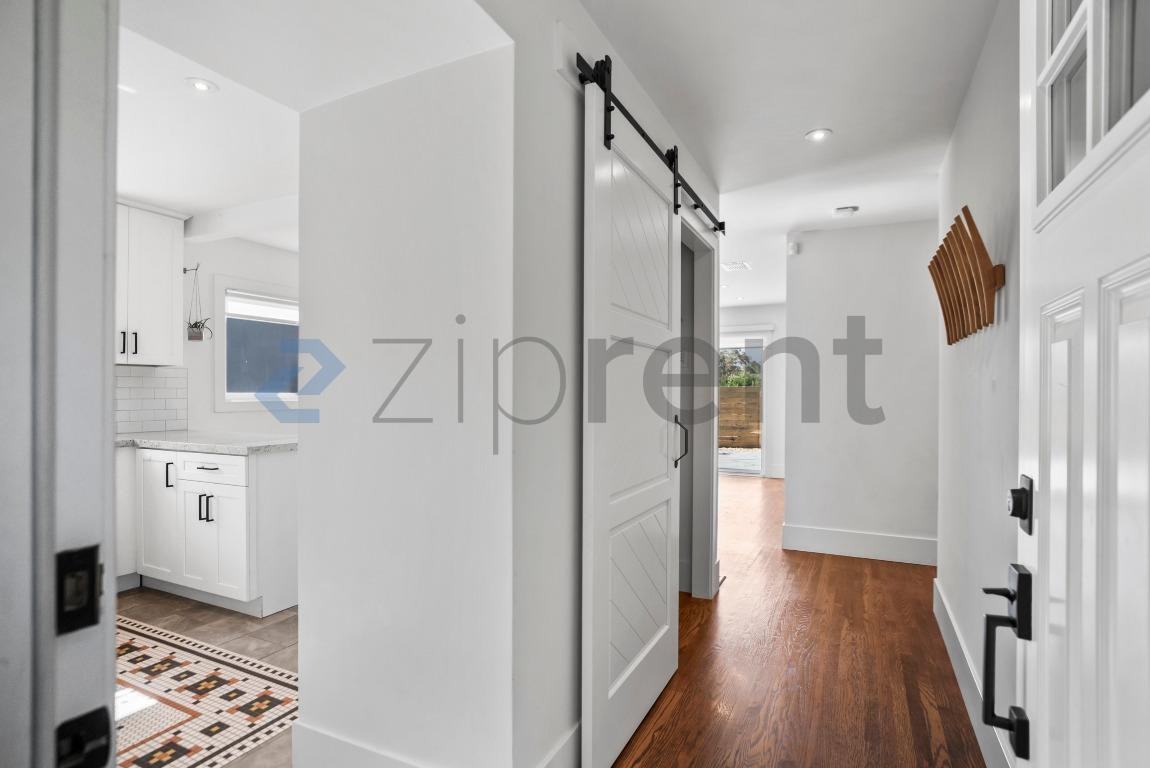 1545 Crespi Dr - Photo 7 of 33