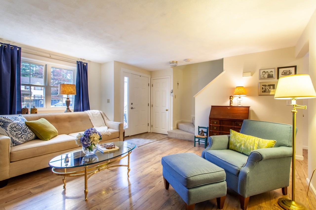 33 Lowell Rd - Photo 2 of 26