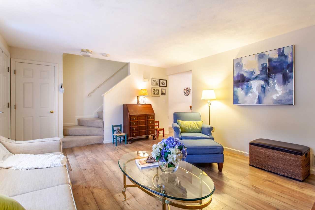 33 Lowell Rd - Photo 4 of 26