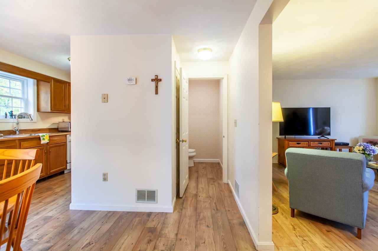 33 Lowell Rd - Photo 6 of 26