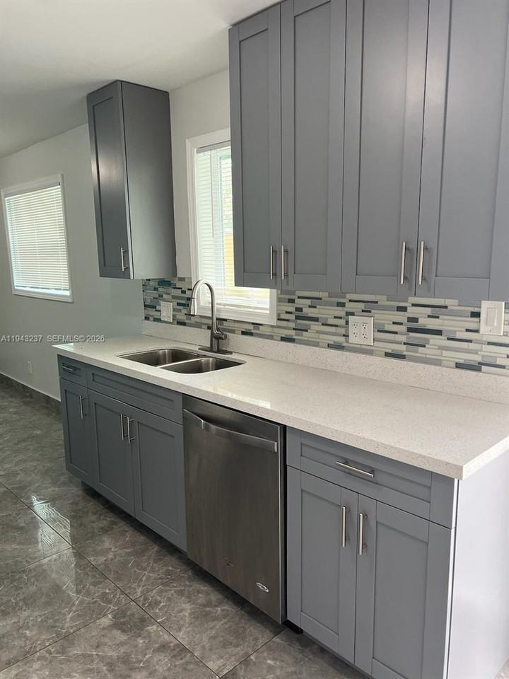 2627 Northwest 3rd Street - Photo 4 of 8