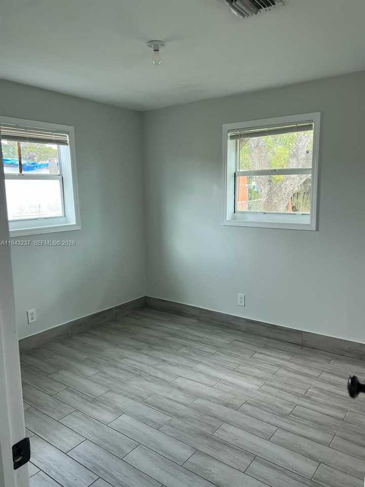 2627 Northwest 3rd Street - Photo 5 of 8