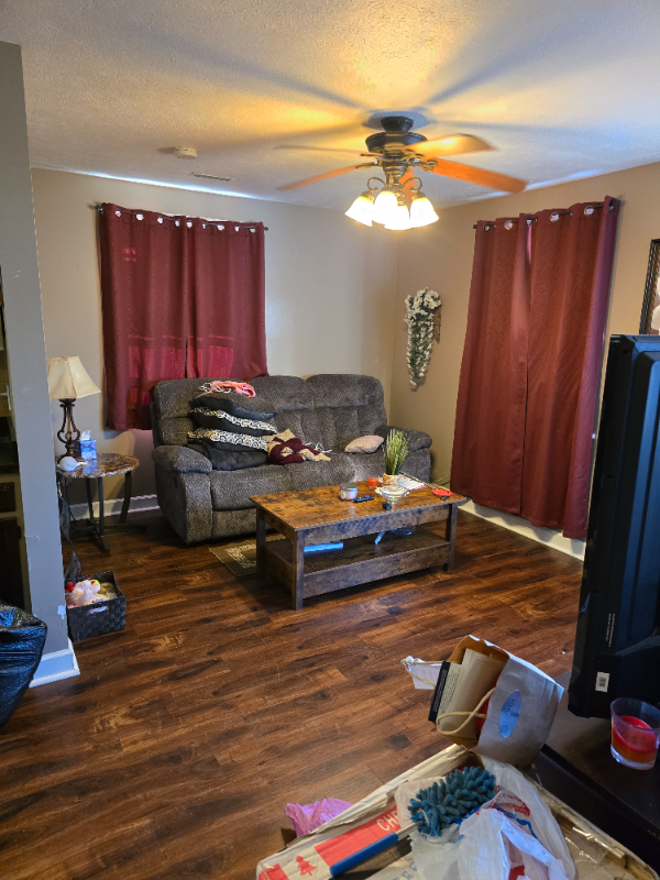 1923 Shelby St - Photo 3 of 6