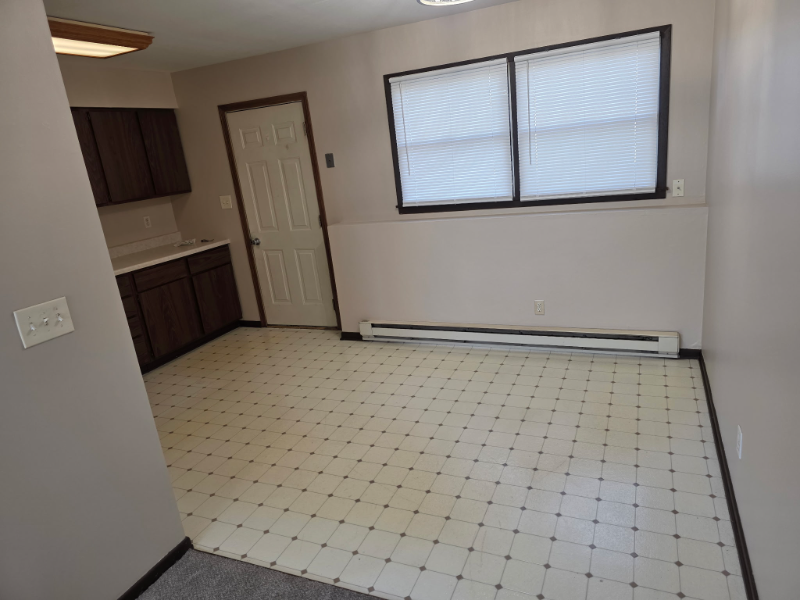 303 E Mondamin St #2 - Photo 3 of 5