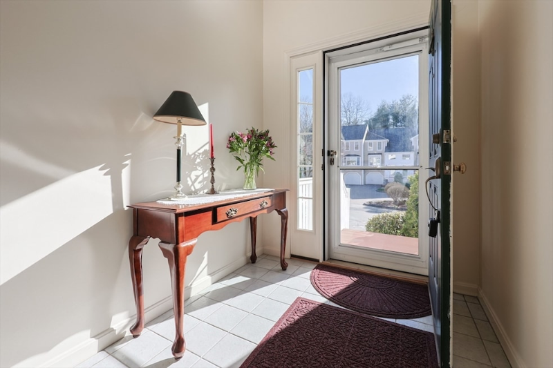 3606 Knightsbridge Close - Photo 3 of 16