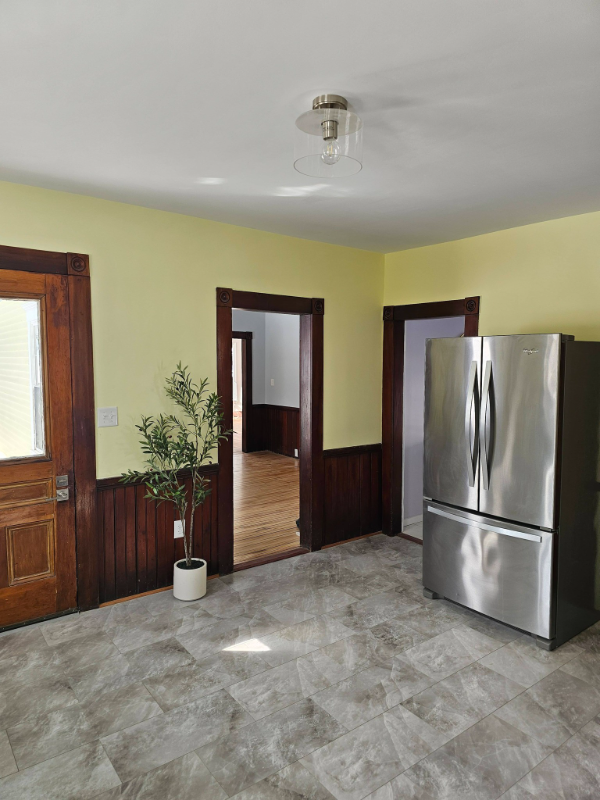 262 N State St #A - Photo 3 of 17