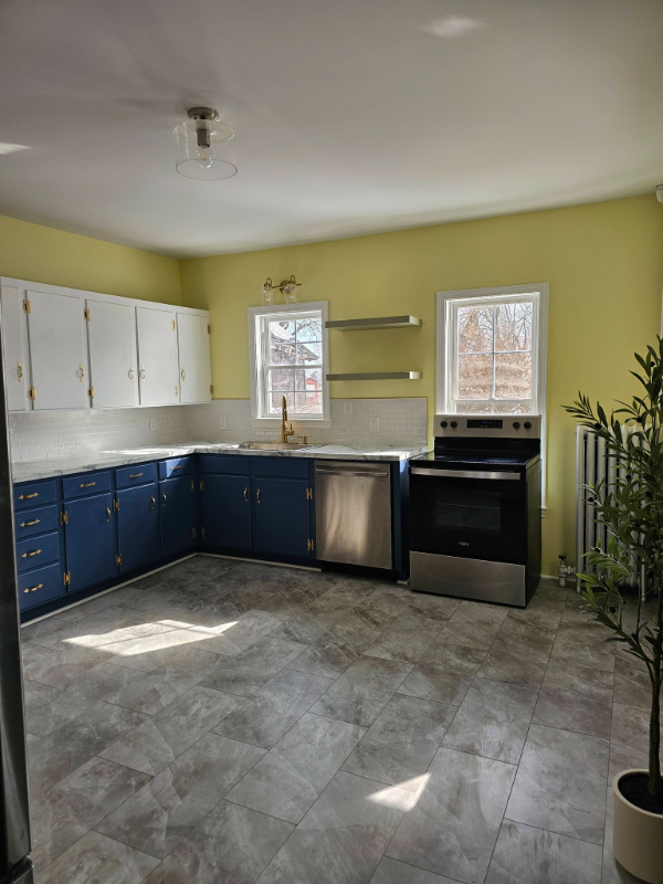 262 N State St #A - Photo 4 of 17