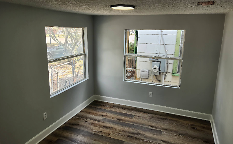 1246 Oakley St - Photo 3 of 11