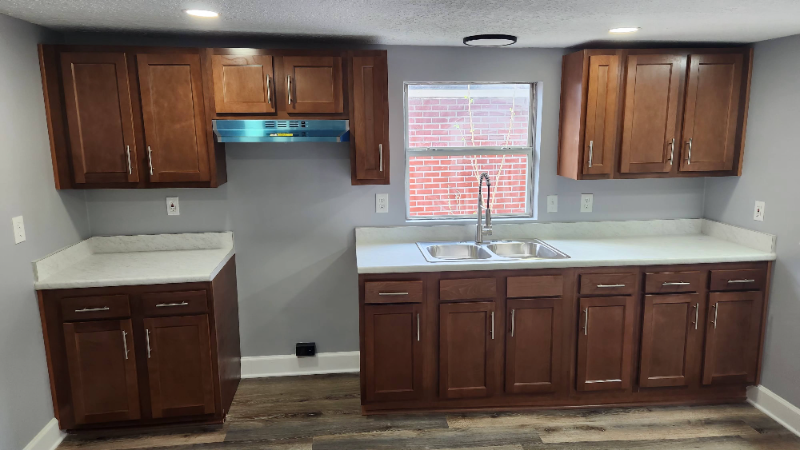 1246 Oakley St - Photo 7 of 11