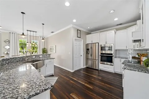 6746 63rd Ter E - Photo 2 of 8