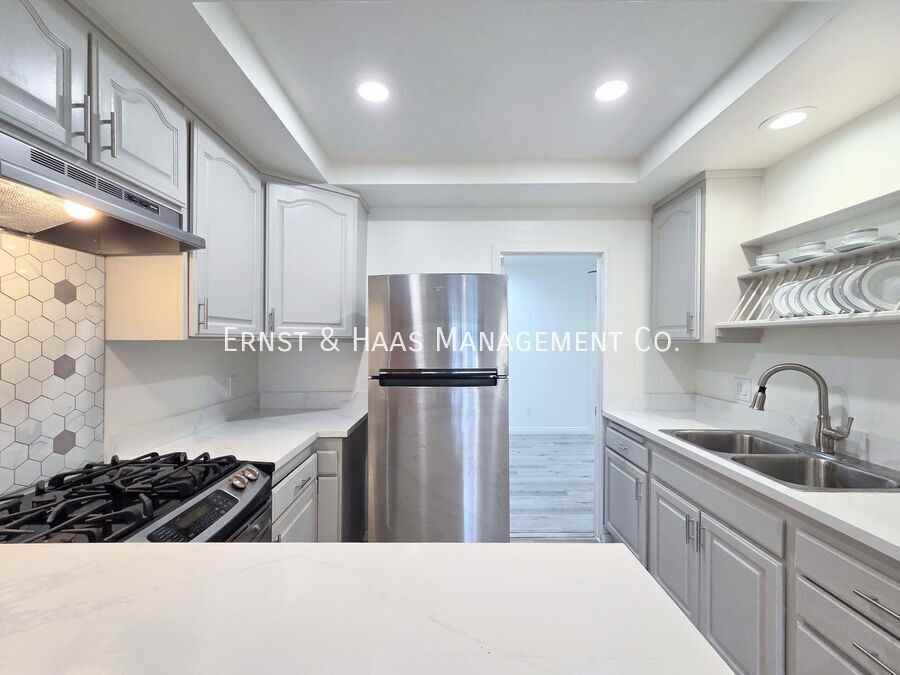 1084 Walnut Ave - Photo 7 of 23