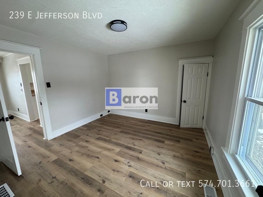 239 E Jefferson Blvd - Photo 7 of 14