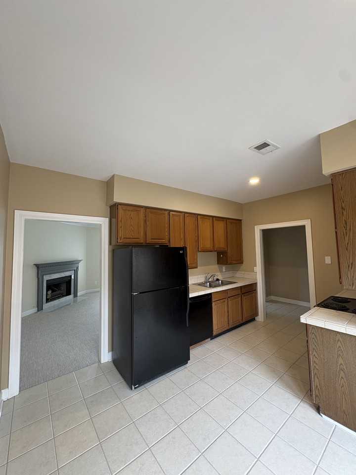 2032 Graybar Ln - Photo 3 of 17