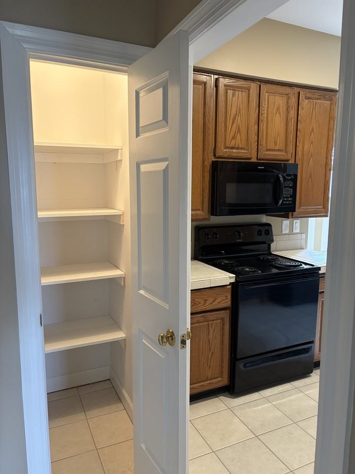 2032 Graybar Ln - Photo 4 of 17