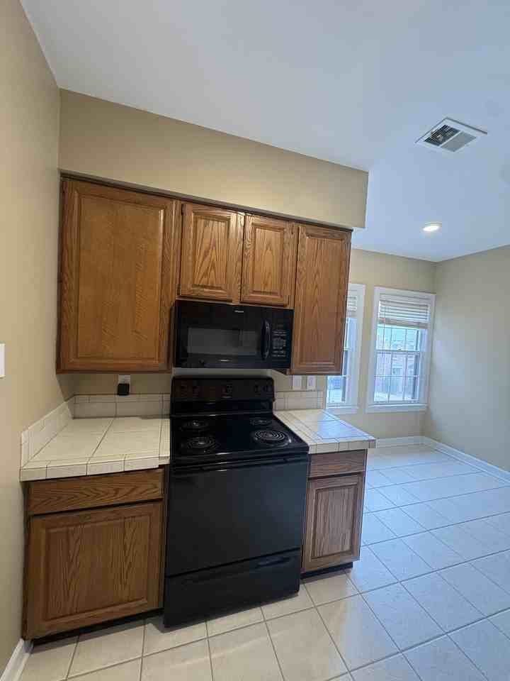 2032 Graybar Ln - Photo 5 of 17