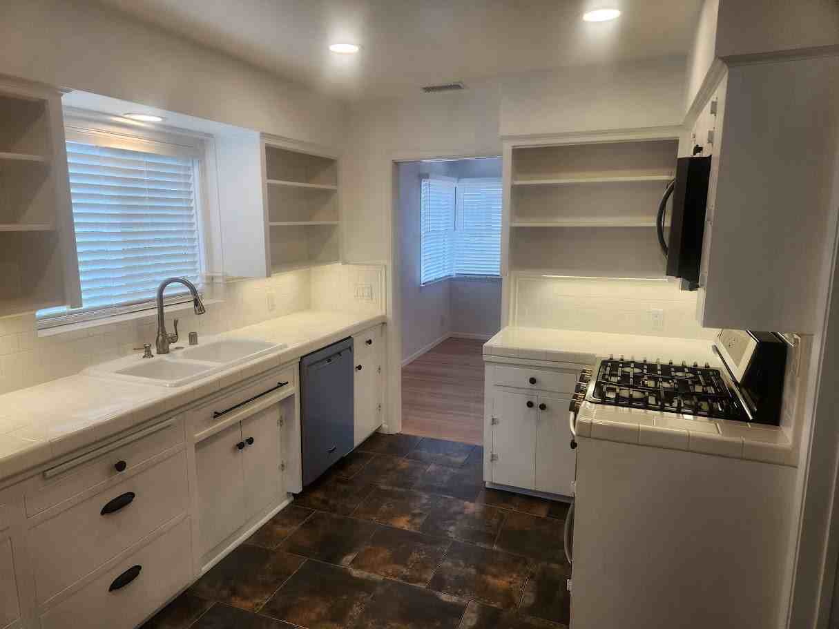 522 Avalon Dr #NA - Photo 4 of 18