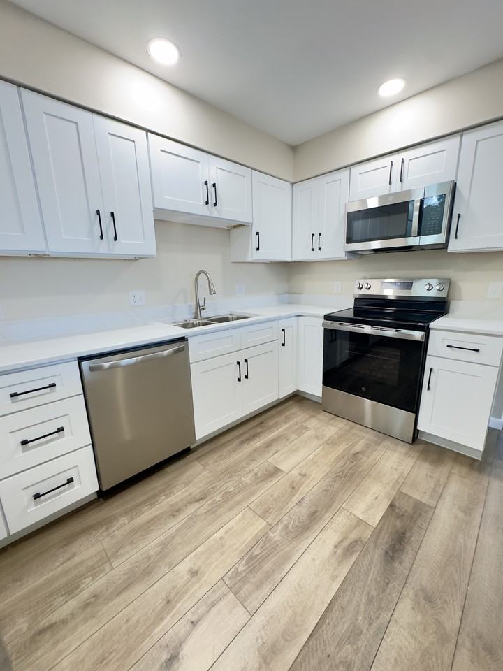 1309 Trade Sq W #9 - Photo 2 of 10