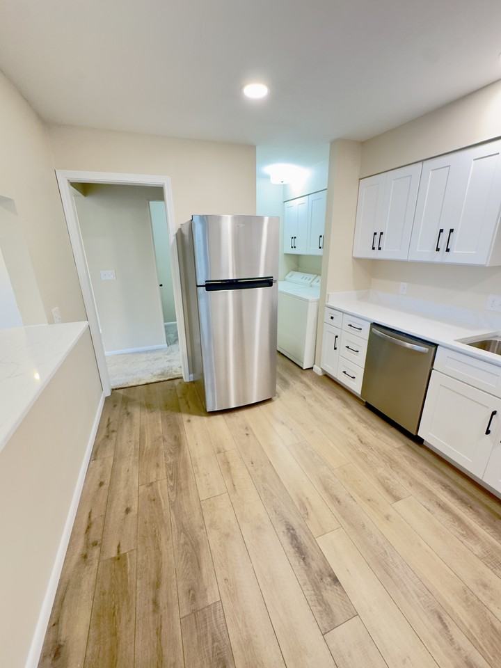 1309 Trade Sq W #9 - Photo 3 of 10