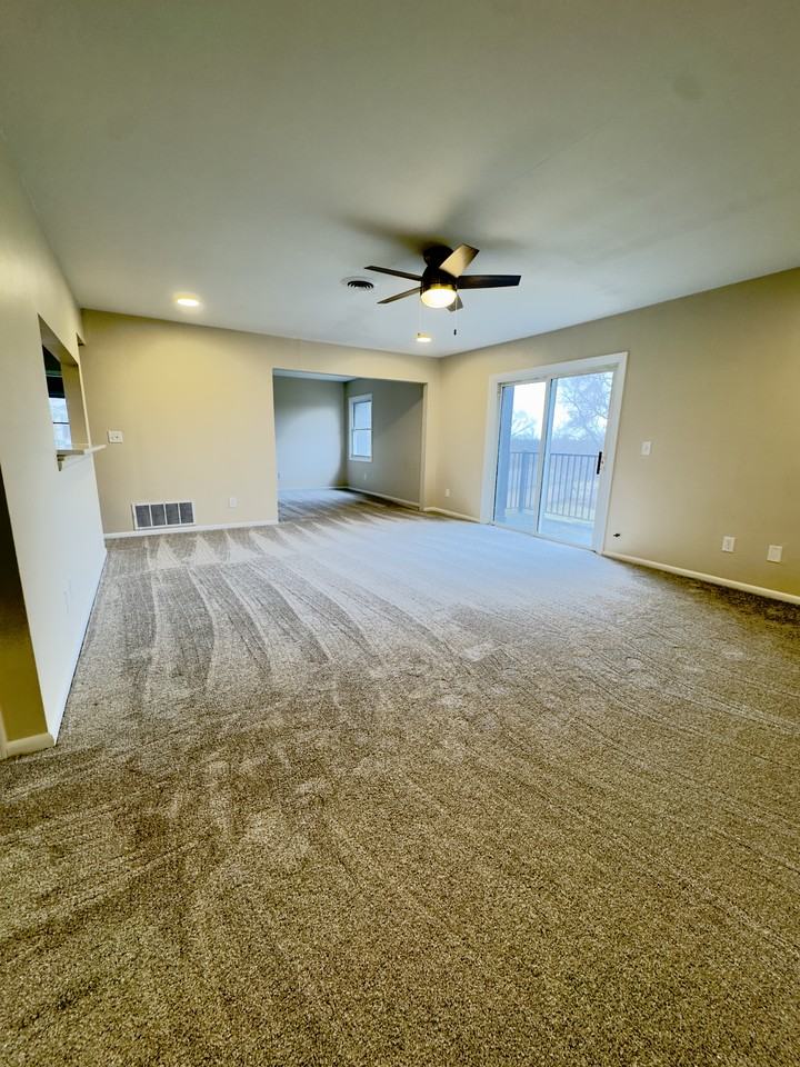 1309 Trade Sq W #9 - Photo 4 of 10