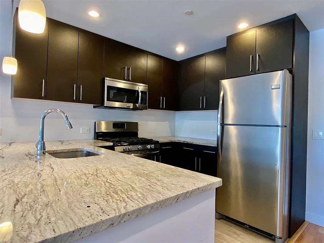 1703 Park Ave - Photo 2 of 7