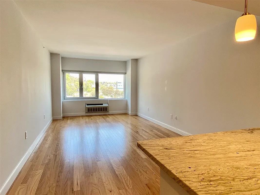 1703 Park Ave - Photo 3 of 7