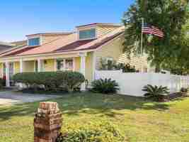 featured image of 4036 Woodridge Rd