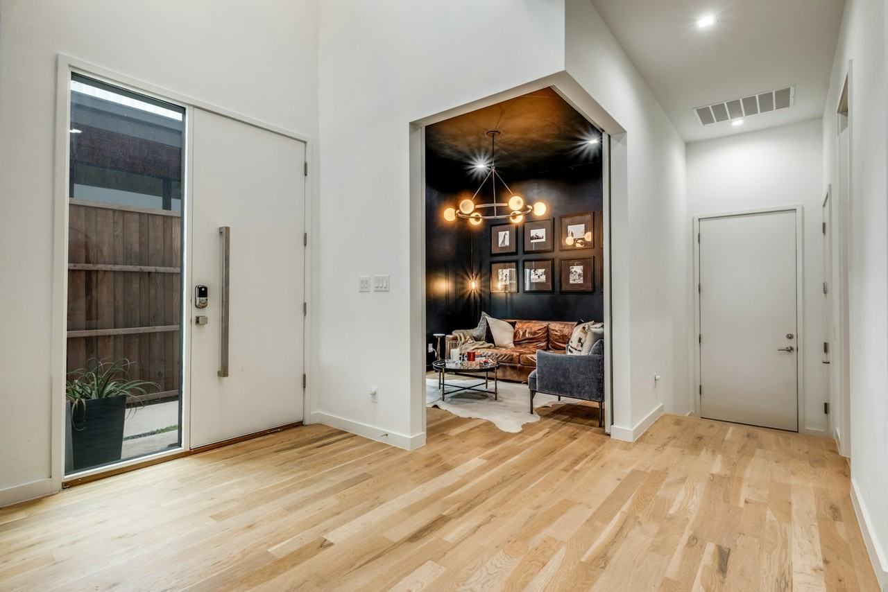 6113 Hudson Street - Photo 5 of 25