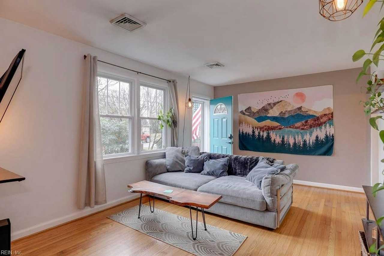 171 West Bay Avenue - Photo 4 of 25