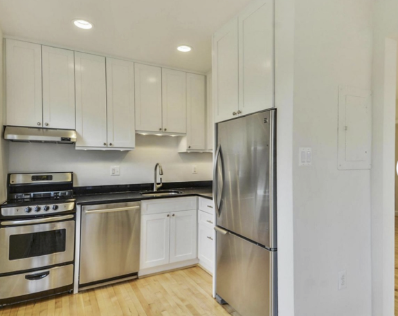 1818 W Abingdon Dr #102 - Photo 3 of 7