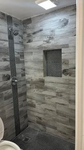 2001 Northeast 2nd Terrace - Photo 5 of 6