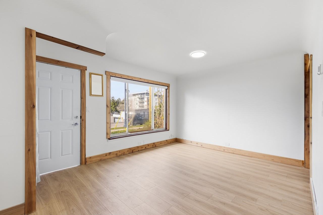 10420 139 Street - Photo 4 of 17