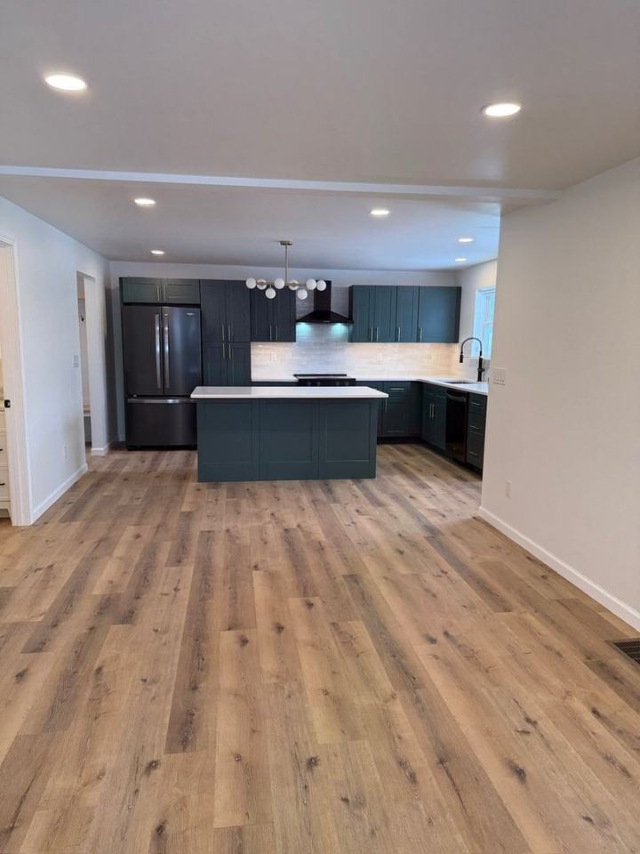 126 Franklin St W - Photo 3 of 25