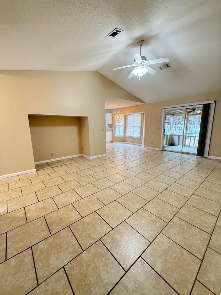 504 Woodbridge Rd - Photo 3 of 23