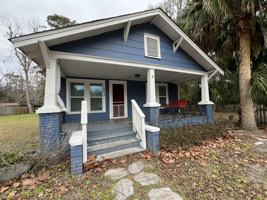 featured image of 204 W 3rd St