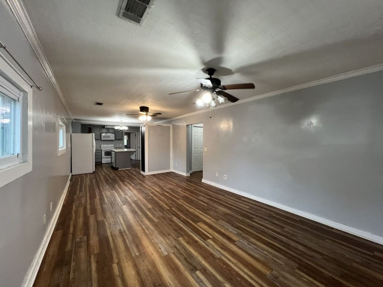 204 W 3rd St - Photo 4 of 15