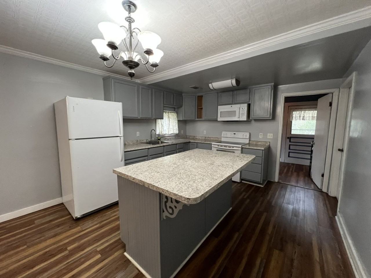 204 W 3rd St - Photo 6 of 15