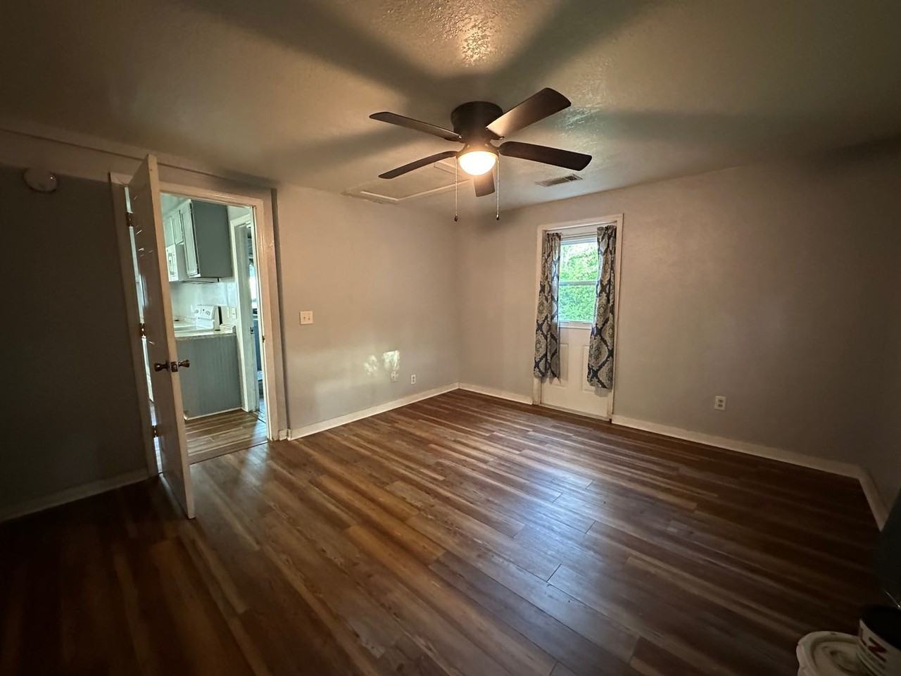 204 W 3rd St - Photo 7 of 15