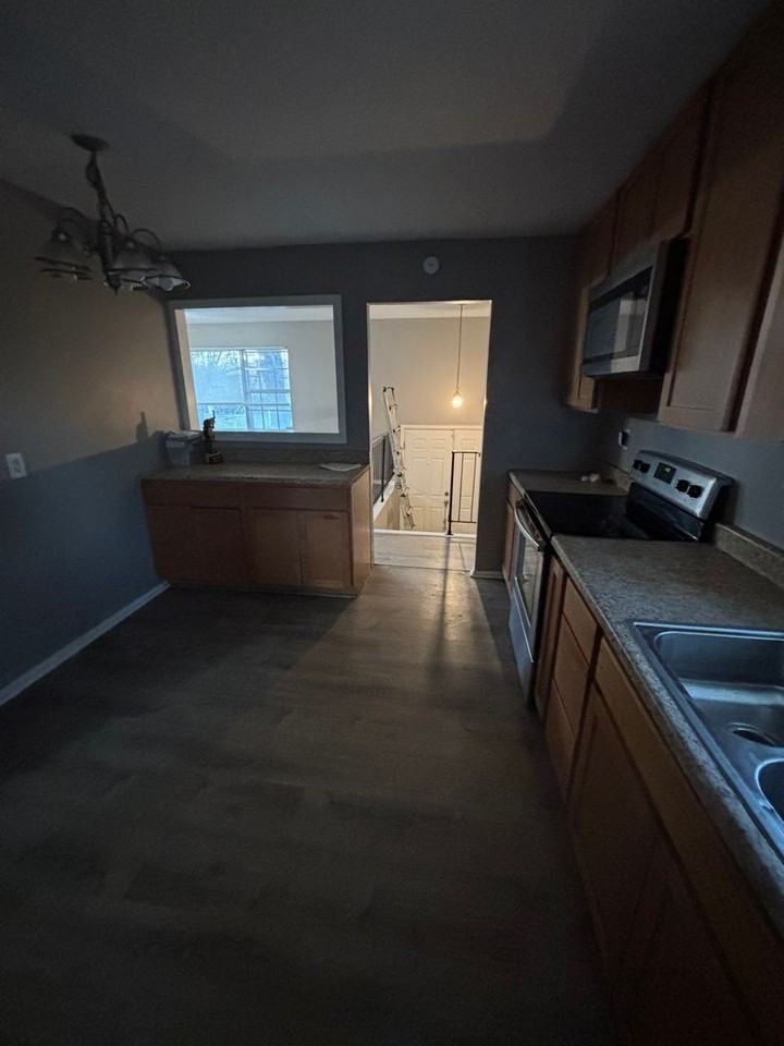 1224 Belgrove Dr - Photo 4 of 16