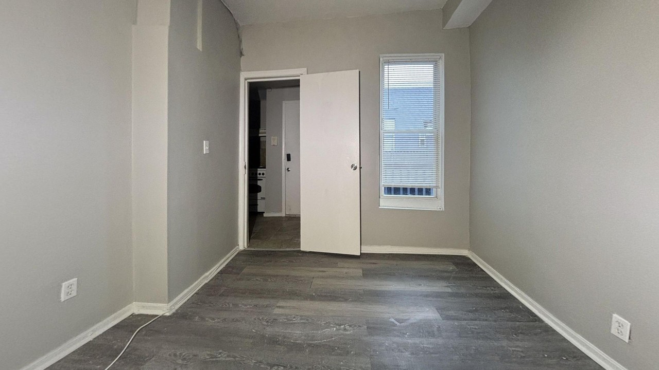 1701 N 20th St - Photo 4 of 12