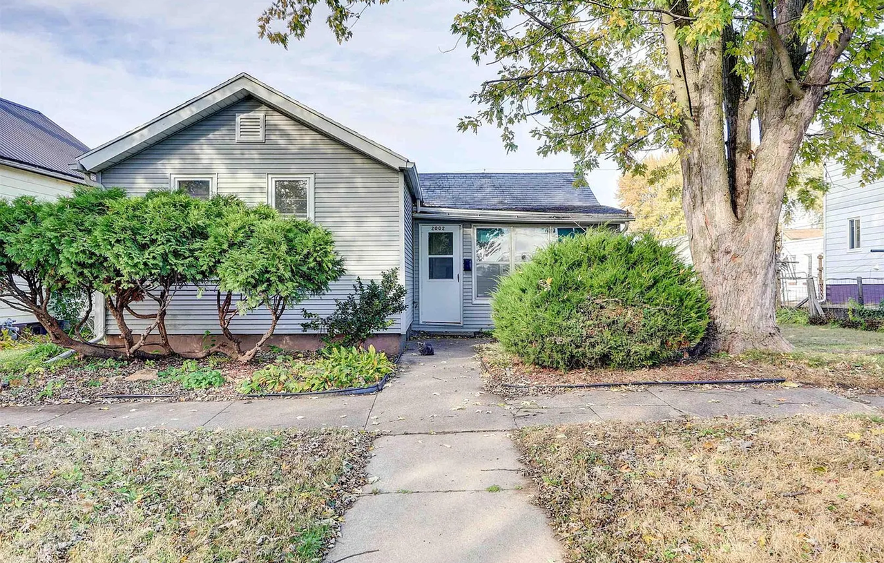 2002 Garfield St