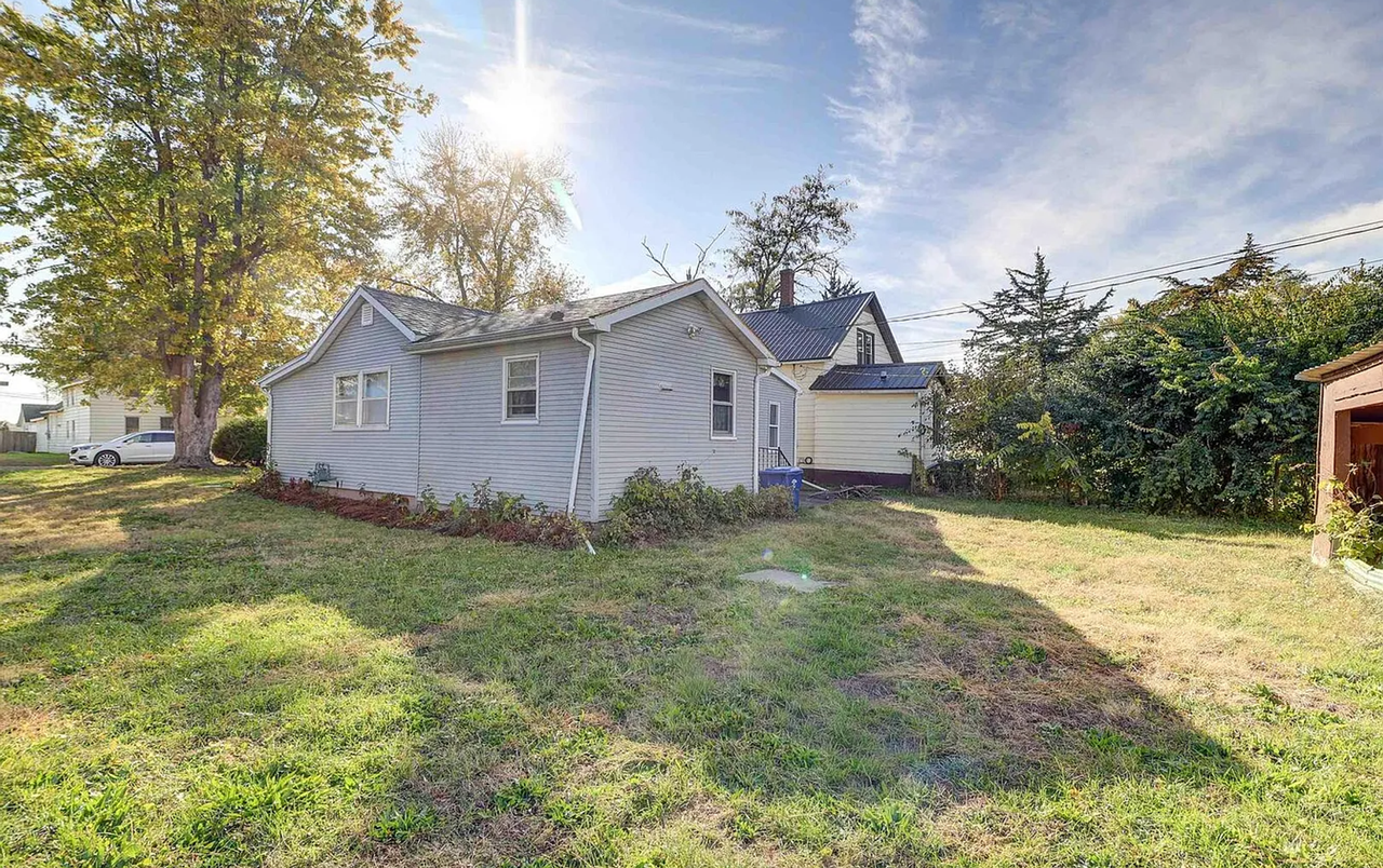 2002 Garfield St - Photo 3 of 5