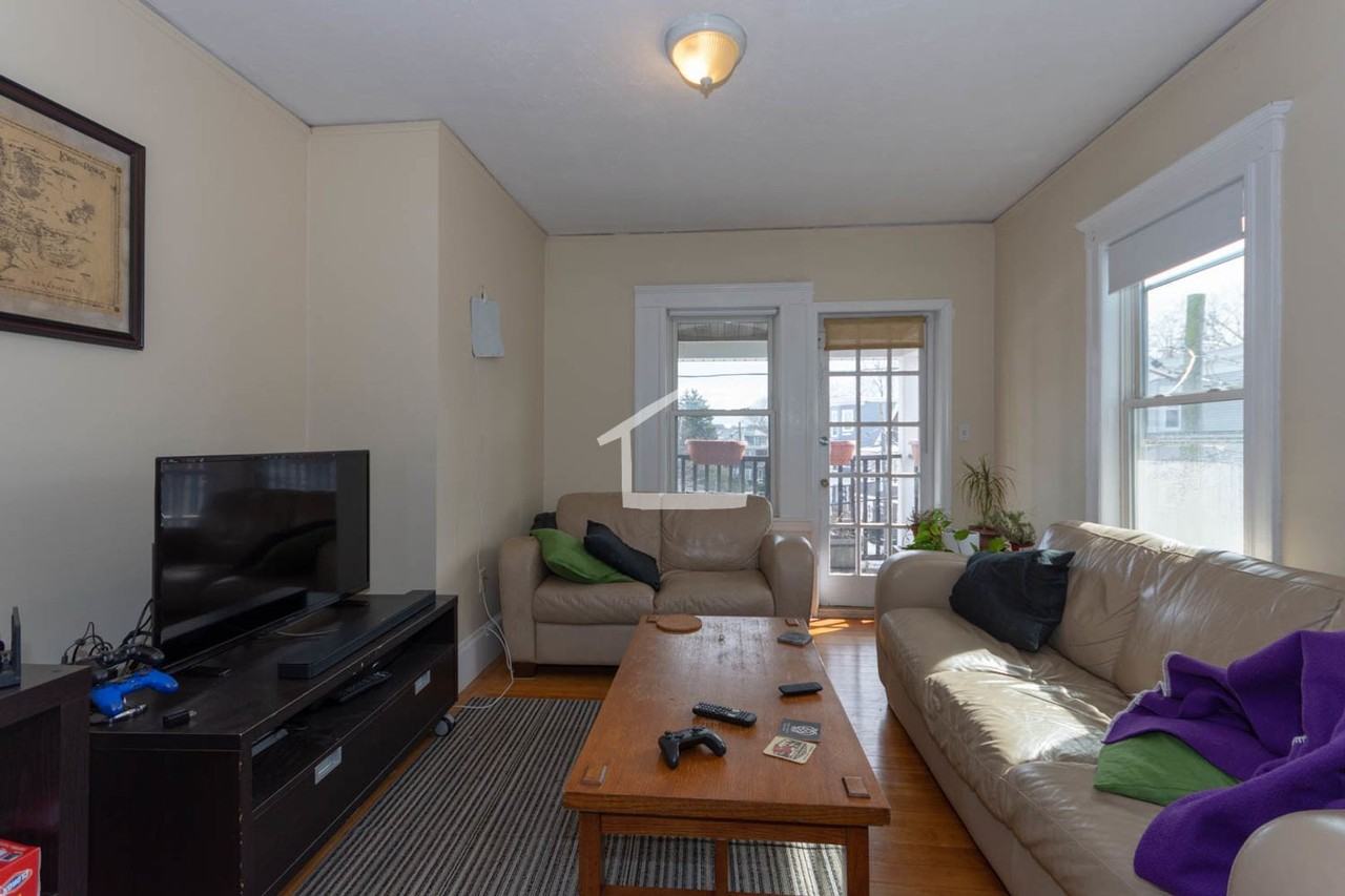 52 Atkins St - Photo 6 of 11