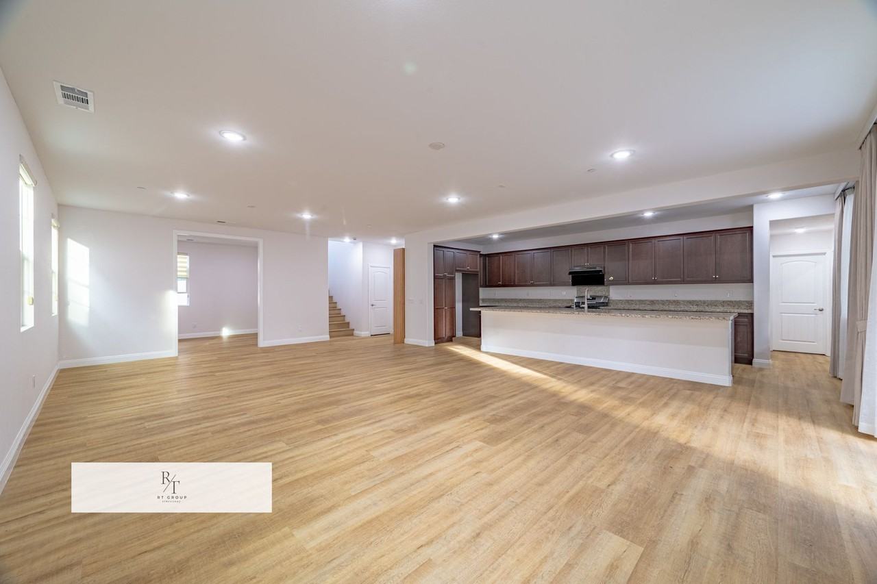 3152 E Olympic Dr - Photo 2 of 30