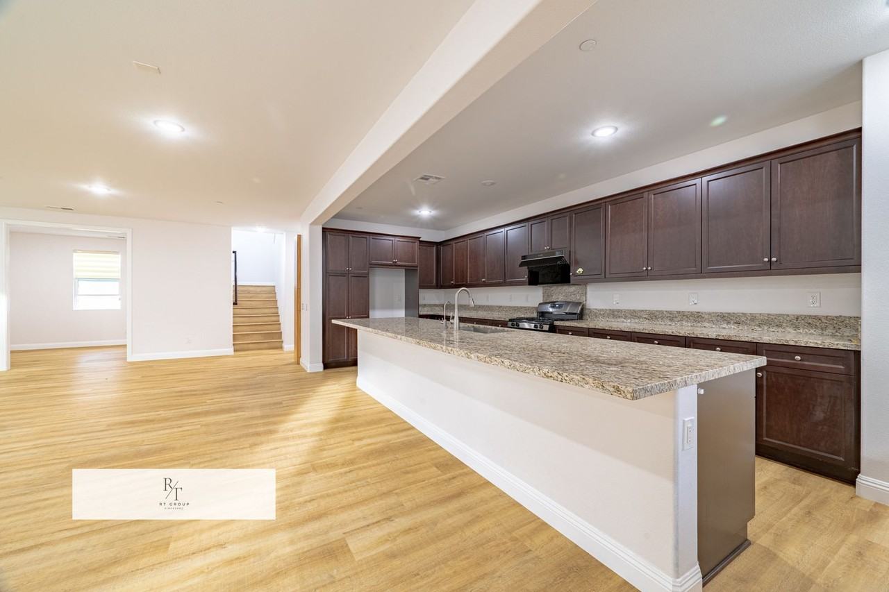 3152 E Olympic Dr - Photo 3 of 30