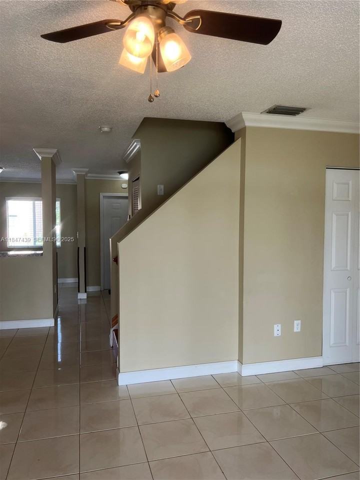 17798 Southwest 139th Court #17798 - Photo 4 of 6